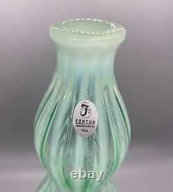 Bouteille à décanter en verre Fenton Art Glass New World Sea Mist Green Opalescent