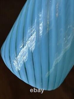 Bouteille de barbier en verre d'art soufflé à la main à rayures tourbillonnantes opalescentes bleu antique 9