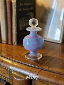 Bouteille de parfum en verre d'art à pied unique et opaque avec bouchon facetté