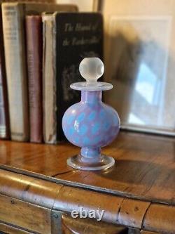 Bouteille de parfum en verre d'art opaque sur pied vintage unique avec bouchon faceté