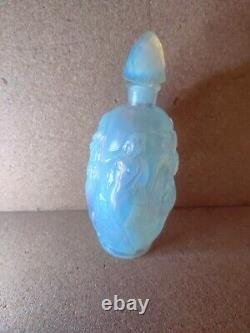 Bouteille de parfum nu de dames nues en nymphe en verre d'art opalescent Sabino antique France