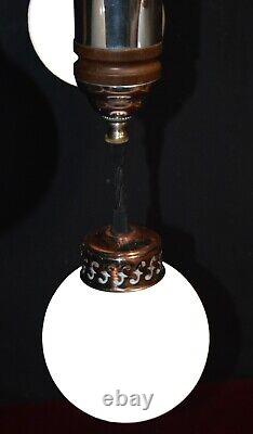 Chandelier original art déco 4 bras chrome plaqué globes opaline suspendus C1940s