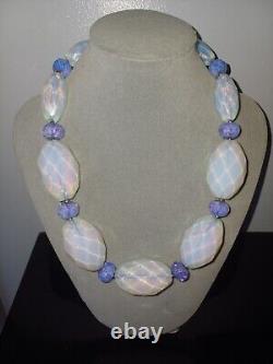 Collier Butler And Wilson avec perles opalescentes et gros facettes, entretoises violettes, BOÎTÉ