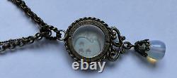 Collier Vtg Sweet Romance USA Pendentif en Verre Camée Opalescent Homme Lune
