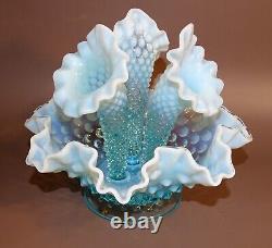 Epergne Fenton en verre opalescent bleu à pointes en relief en parfait état