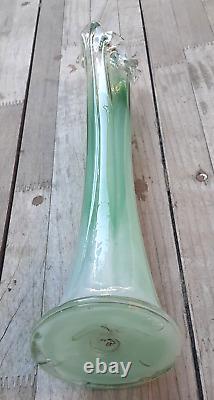 Excellent Vase en verre ribbé à bascule de style vintage MCM, opalescent, menthe verte mousse de mer, 15 pouces.