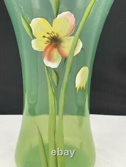 Fenton 2006 Iris sur vase en opaline douce
