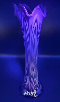 Fenton Améthyste Opalescent Draperie Inverse Boggy Bayou Purple Swung Vase Glows