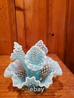 Fenton Blue Moonstone Hobbail Opalescent 3 Corne Epergne Vase De Fleur De Verre D'art
