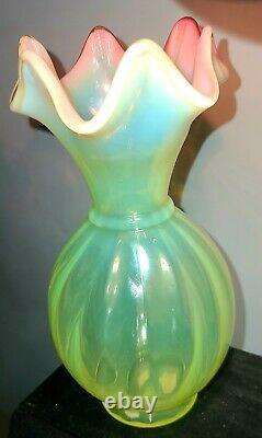 Fenton Boutique De Cadeaux Très Rare, Vase Rose Opalescente En Vase 10 1/4