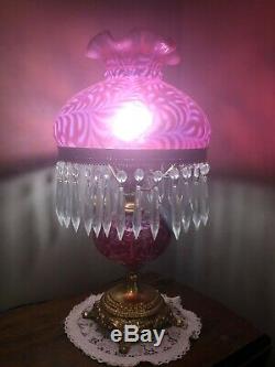 Fenton Daisy & Fern Cranberry Opalescentes 20 Lampe Électrique Avec Prismes