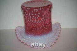 Fenton Grande Canneberge Opalescent Daisy Fern Top Hat Vase 7,75h X 8,75w