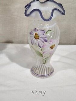 Fenton Heirloom Optic Vase Opalescent Purple Cimier Fleurs Peintes À La Main Signé