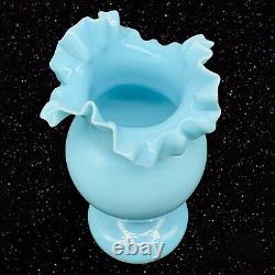 Fenton Opaline Verre Clair Bleu À La Main Blown Ruffled Top Vase 6.5t 3.25w