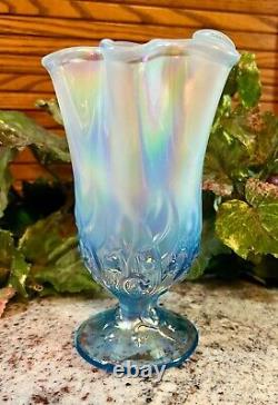 Fenton Vase en mouchoir de muguet opalescent bleu glacé iridescent VHTF