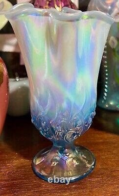 Fenton Vase en mouchoir de muguet opalescent bleu glacé iridescent VHTF