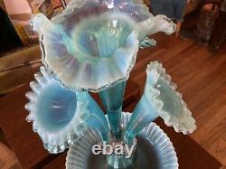 Fenton Verre Bleu Opalescent Epergne Bowl 4 Lily Horn Vases Vintage