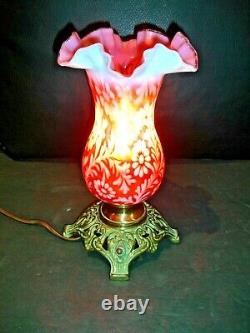 Fenton -l. G. Wright Dayzy & Fern Lampe-Vase en verre opalescent de canneberge