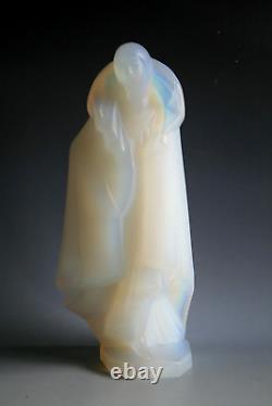 Figure de verre opalescent Art Déco rare de Georges Chauvel, possiblement pour Etling, 6.1kg