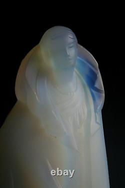 Figure de verre opalescent Art Déco rare de Georges Chauvel, possiblement pour Etling, 6.1kg
