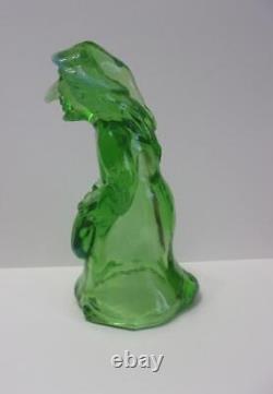 Figurine de sorcière d'Halloween en verre opalescent vert de Fenton par Mosser