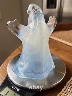 Figurine en verre d'art opalescent Fenton fantôme peint à la main signé par l'artiste