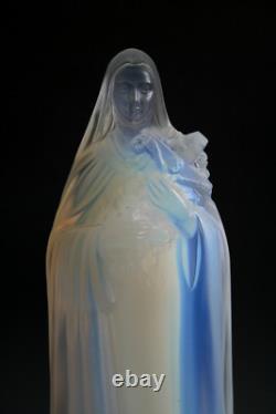 Figurine en verre opalescent Etling St Thérèse Art Déco vers 1930