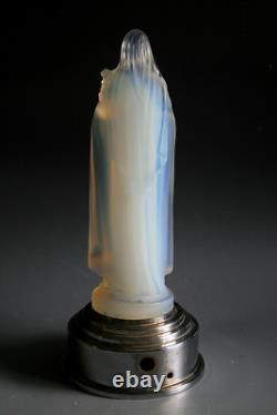 Figurine en verre opalescent Etling St Thérèse Art Déco vers 1930