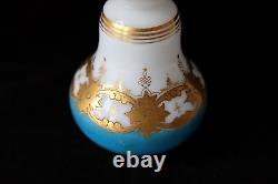 Flacon de parfum en verre opaline doré français antique (Baccarat) vers 1830