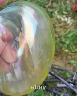 Grand vase opalescent en uranium vaseline vert Wrythen Art Déco, parfait