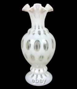 Grand vase vintage Fenton en verre d'art opalescent français avec motif de pois double-crimé de 11 pouces