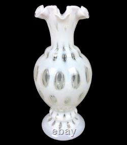 Grand vase vintage Fenton en verre d'art opalescent français avec motif de pois double-crimé de 11 pouces