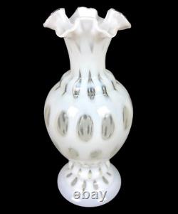 Grand vase vintage Fenton en verre d'art opalescent français avec motif de pois double-crimé de 11 pouces