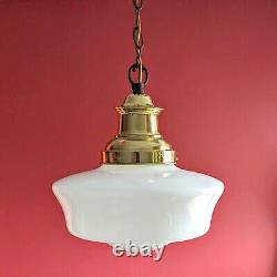 Grande lampe suspendue d'école en opaline de verre laiteux Art Déco rare des années 1930