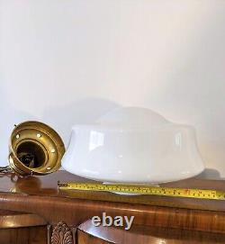 Grande lampe suspendue d'école en opaline de verre laiteux Art Déco rare des années 1930