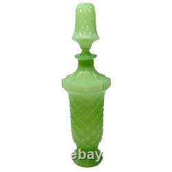 Incroyable carafe en verre opaline verte française motif diamant de 14 pouces de hauteur