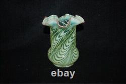 Joli vase à céleri torsadé en opaline de Vaseline de l'époque victorienne de Northwood, vers 1902