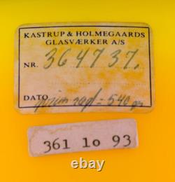 Kastrup / Holmegaard. Une paire de grands bols en verre opalin jaune.