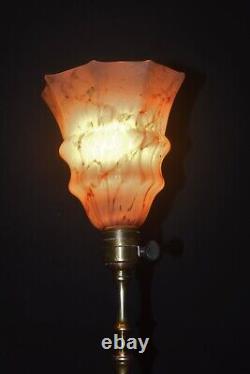 Lampe Art Nouveau Edwardienne Vintage C1910 en colonne mise en scène avec abat-jour en Opaline fait main