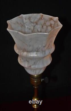 Lampe Art Nouveau Edwardienne Vintage C1910 en colonne mise en scène avec abat-jour en Opaline fait main