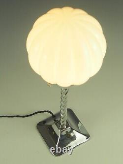 Lampe de table Art Déco avec globe de citrouille en opaline blanche