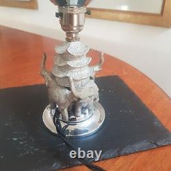 Lampe de table éléphant Art déco avec abat-jour en verre opalescent