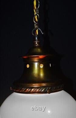 Luminaire suspendu d'école en verre opalin et en bronze de style Art déco Edwardien des années 1910