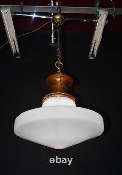 Luminaire suspendu géométrique en verre opaline ancien art déco industriel & bronze RARE