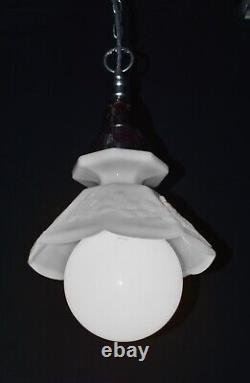 Luminaire suspendu vintage art déco en verre de lait en pierre de lune et globe en opaline des années 1940