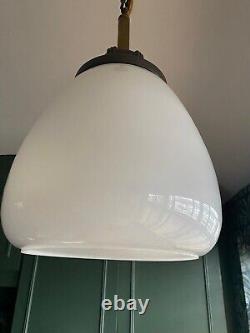 Luminaires suspendus en verre opalin tulipe Art déco industriel vintage