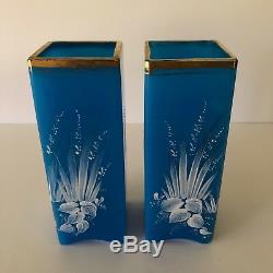 Magnifique Paire De Baccarat Bleu Azur Opaline Et Émail Vases Grue