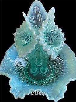 Magnifique Verre De Fenton Rare Aqua Blue Opalescent Diamond Lace Epergne, 3 Horn Euc
