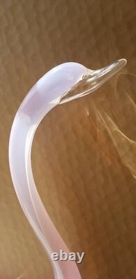 Oiseau sculptural en verre art opalescent rose signé par Elio Raffael magnifique