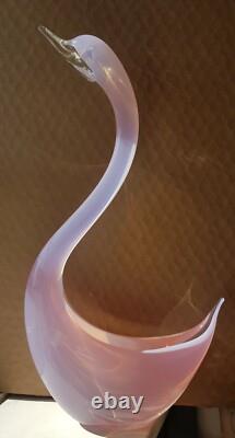 Oiseau sculptural en verre art opalescent rose signé par Elio Raffael magnifique